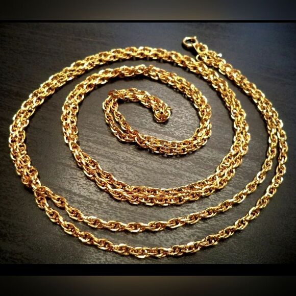 VTG SIGNED CROWN TRIFARI GOLDTONE LENGTH 55" NECKLACE EXCELLENT CONDITION - Picture 1 of 2